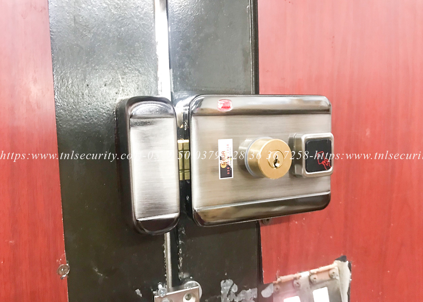 Lap-dat-khoa-cong-dung-the-tu-cho-cua-sat-hai-canh-tai-Binh-Tan